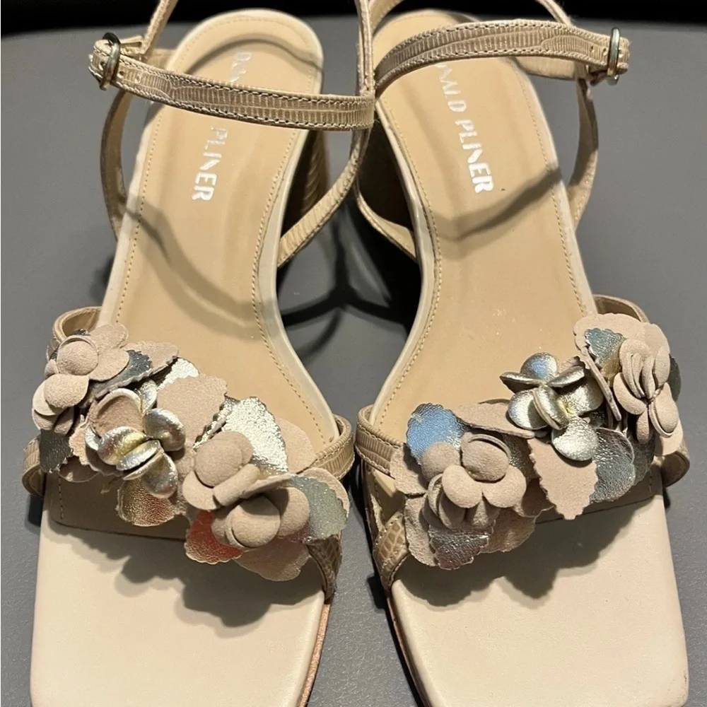 Donald J. Pliner Tan Floral Block Heel Sandals 8 M - Picture 4 of 9
